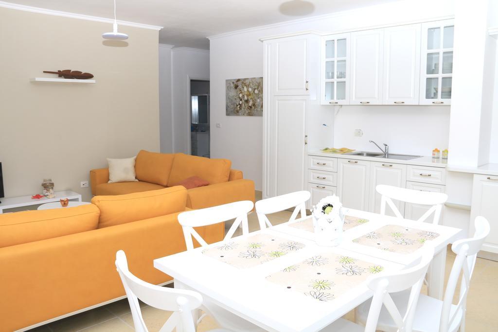 Harito Residence Sarande Bagian luar foto